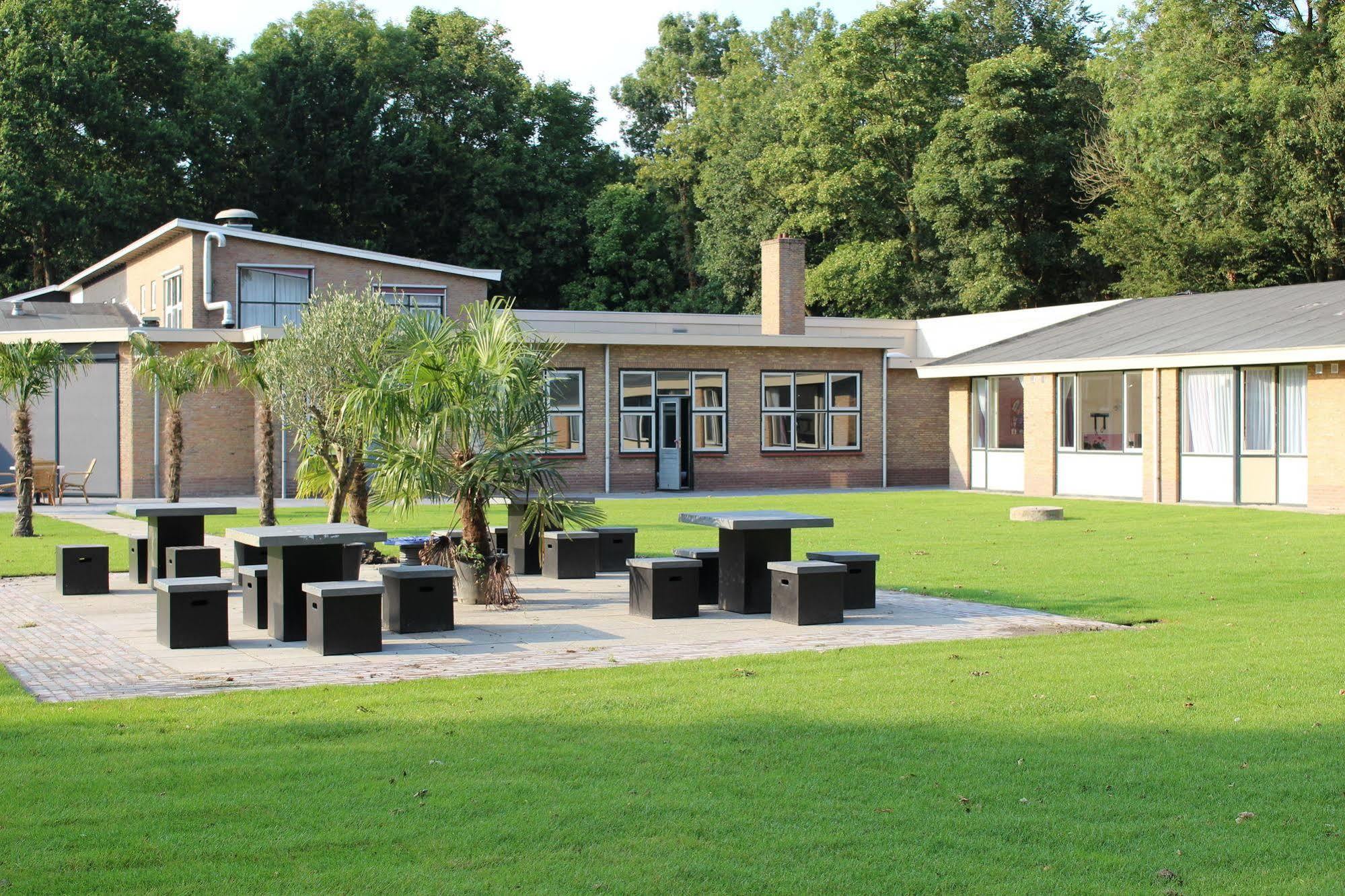 Hotel De Elderschans อาร์เดินเบิร์ก ภายนอก รูปภาพ